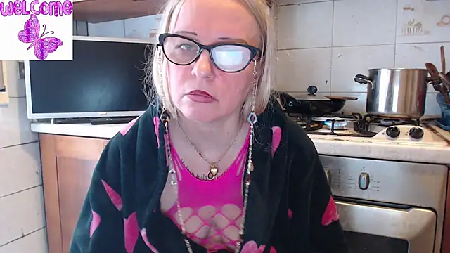 Snapshot of martachatte chatting on 03.12.25 martachatte online show from 03.12.25