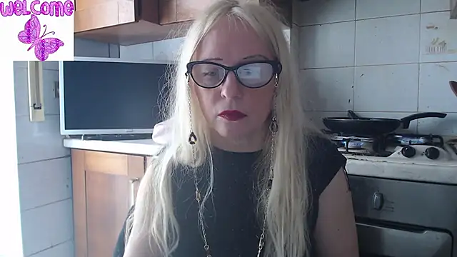 Snapshot of martachatte chatting on 03.13.25 martachatte online show from 03.13.25
