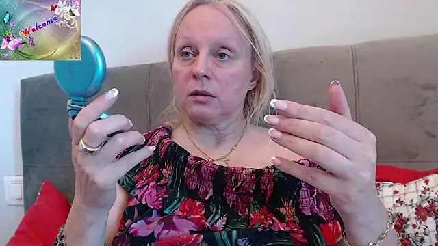 Snapshot of martachatte chatting on 09.29.25 martachatte online show from 09.29.25