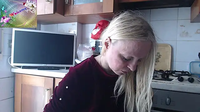 Snapshot of martachatte chatting on 09.30.25 martachatte online show from 09.30.25