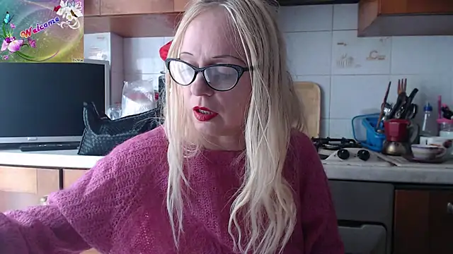 Snapshot of martachatte chatting on 10.01.25 martachatte online show from 10.01.25
