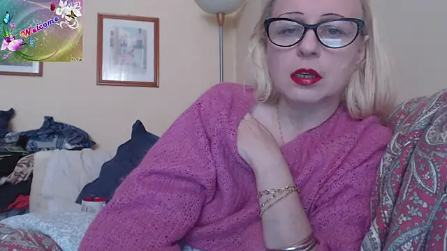 Snapshot of martachatte chatting on 10.02.25 martachatte online show from 10.02.25