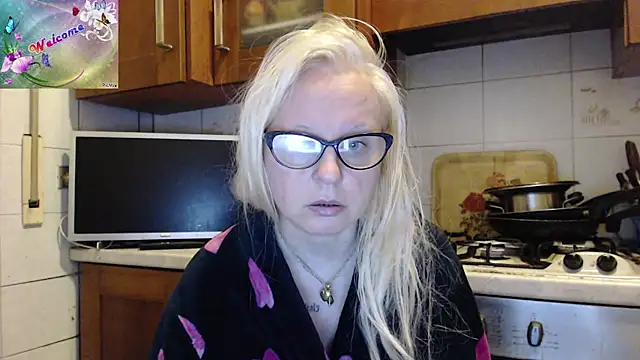 Snapshot of martachatte chatting on 10.09.25 martachatte online show from 10.09.25