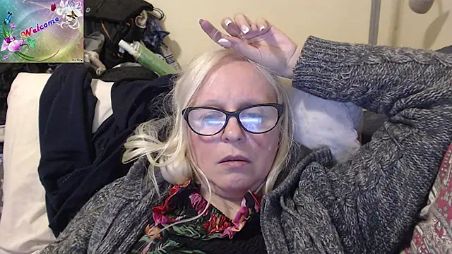 Snapshot of martachatte chatting on 10.10.25 martachatte online show from 10.10.25