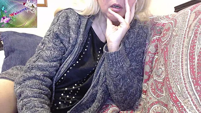 Snapshot of martachatte chatting on 10.16.25 martachatte online show from 10.16.25
