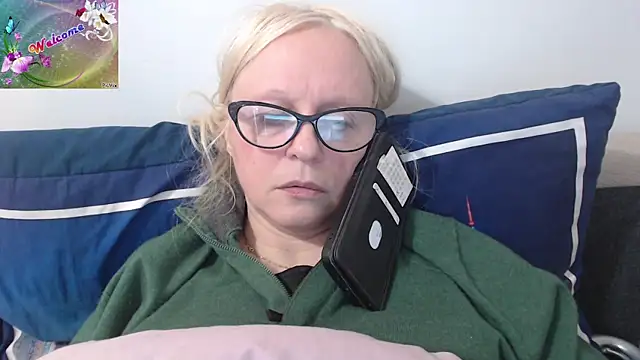 Snapshot of martachatte chatting on 10.18.25 martachatte online show from 10.18.25