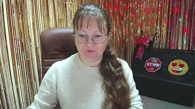 VanessaHotts online show from 10.10.25