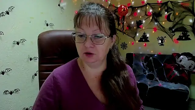 VanessaHotts online show from 10.25.25