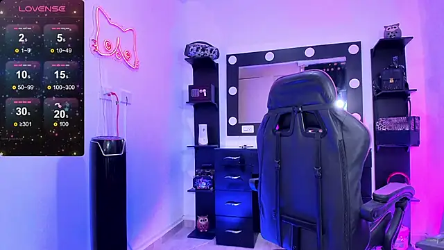 miss kitty online show from 10.11.25