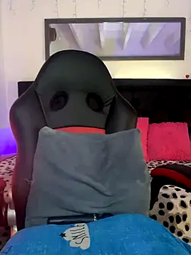 lonely shewolf online show from 11.26.25