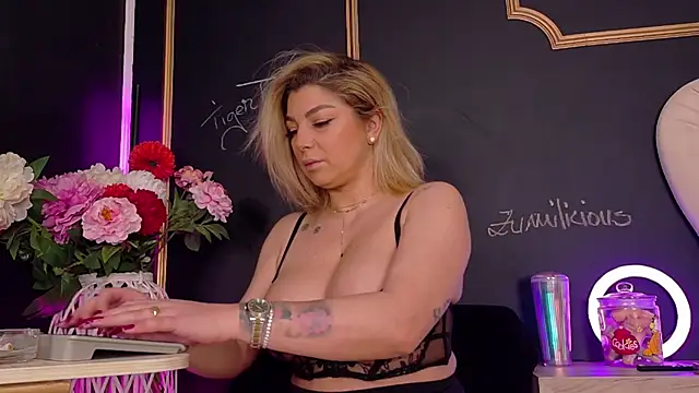 Snapshot of DeeaDiamondd chatting on 01.09.26 DeeaDiamondd online show from 01.09.26