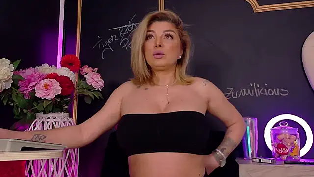 Snapshot of DeeaDiamondd chatting on 01.10.26 DeeaDiamondd online show from 01.10.26