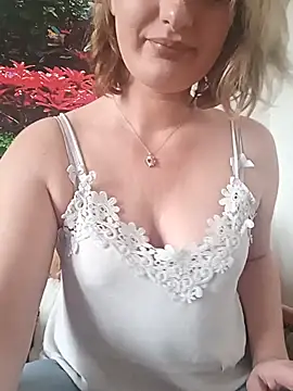 Snapshot of marilynecoquine chatting on 01.19.26 marilynecoquine online show from 01.19.26