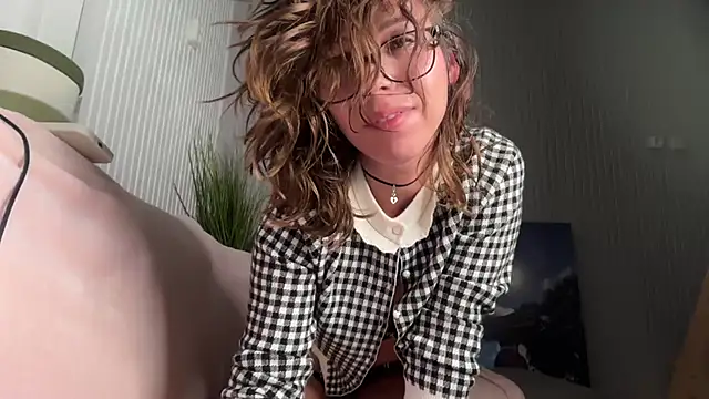 Snapshot of 21sweetSunny chatting on 11.28.25 21sweetSunny online show from 11.28.25