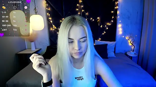 Snapshot of StephanieSweety chatting on 12.28.24 StephanieSweety online show from 12.28.24