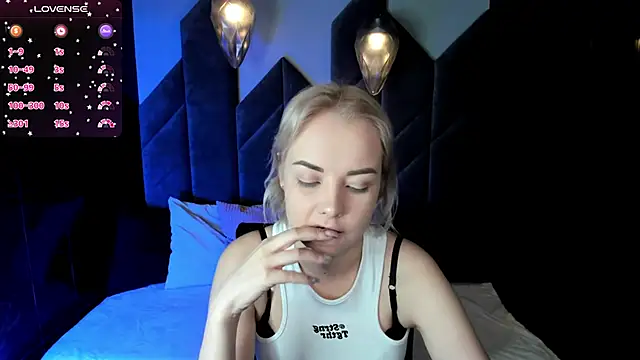 Snapshot of StephanieSweety chatting on 02.18.25 StephanieSweety online show from 02.18.25