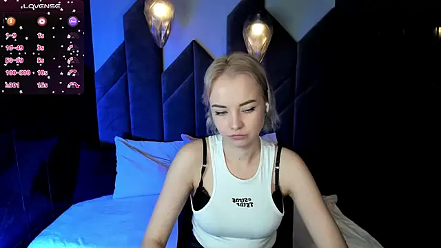 Snapshot of StephanieSweety chatting on 02.18.25 StephanieSweety online show from 02.18.25