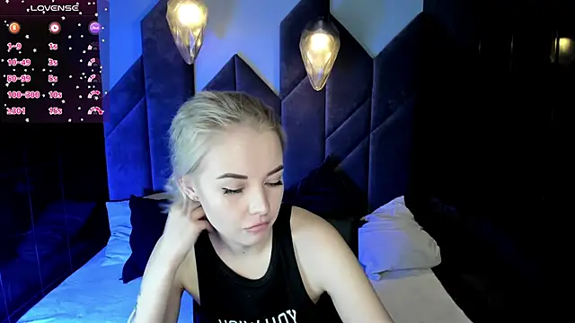 Snapshot of StephanieSweety chatting on 03.02.25 StephanieSweety online show from 03.02.25