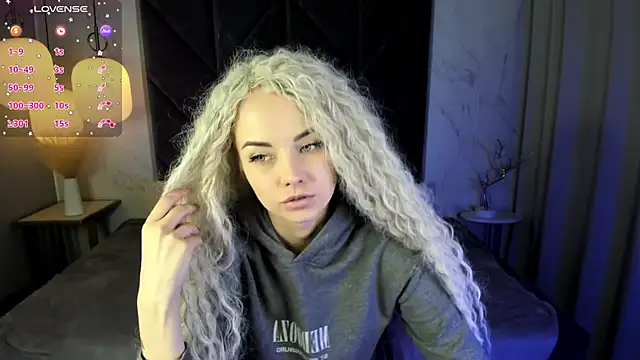 Snapshot of StephanieSweety chatting on 03.17.25 StephanieSweety online show from 03.17.25