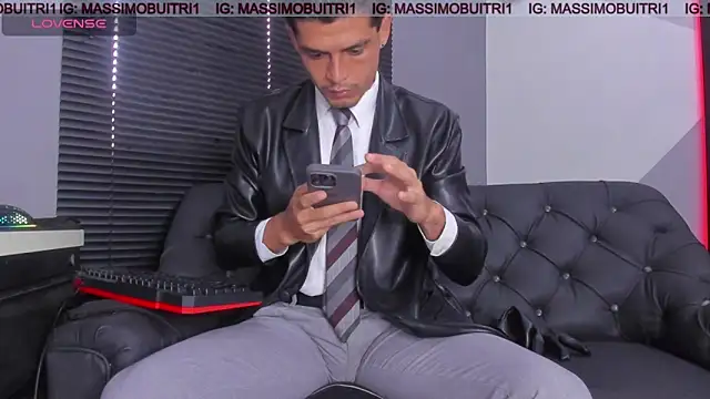 Snapshot of massimo_g chatting on 04.17.26 massimo g online show from 04.17.26