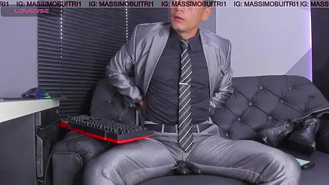 Snapshot of massimo_g chatting on 05.10.26 massimo g online show from 05.10.26