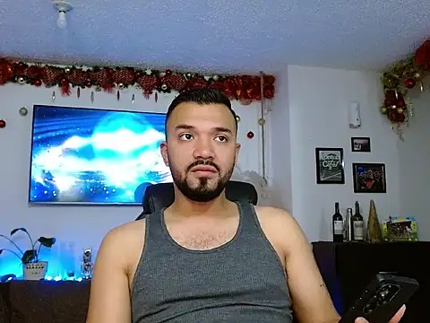 Snapshot of mathew_vidal1 chatting on 11.13.25 mathew vidal1 online show from 11.13.25