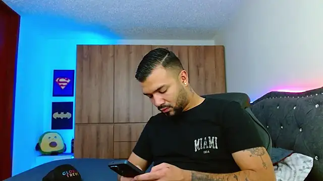 Snapshot of mathew_vidal1 chatting on 11.15.25 mathew vidal1 online show from 11.15.25