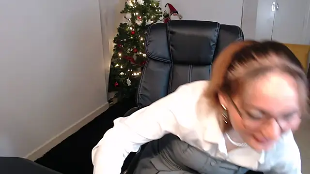 Crystal-dreamt online show from 11.14.25