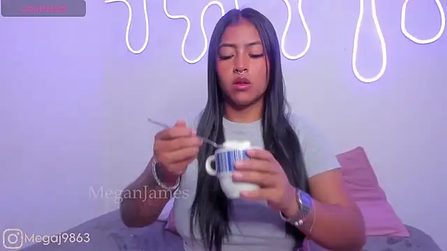 meganjames1 online show from 03.06.25