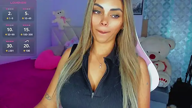 Snapshot of Gabby_prieto chatting on 01.20.25 Gabby prieto online show from 01.20.25