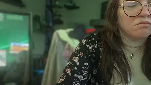 Snapshot of spunlikecottoncandy chatting on 12.13.25 spunlikecottoncandy online show from 12.13.25