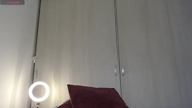 Snapshot of cristal_sexybody chatting on 12.04.25 cristal sexybody online show from 12.04.25