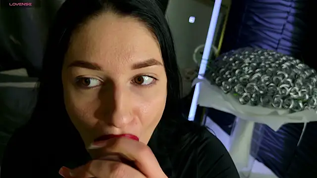 moniqque online show from 02.12.25