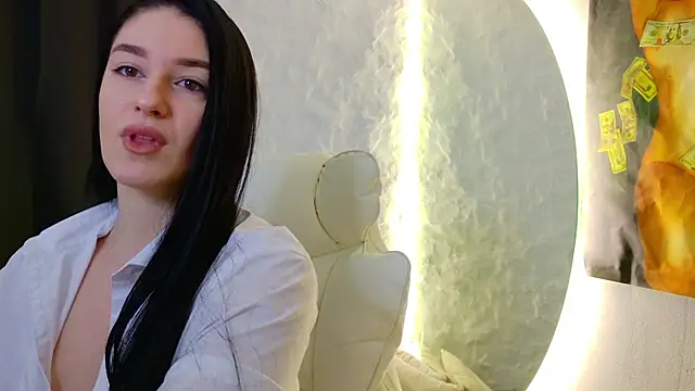 moniqque online show from 10.20.25