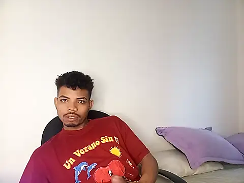 Snapshot of danidiazto2023 chatting on 02.18.25 danidiazto2023 online show from 02.18.25