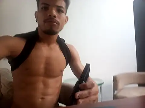 Snapshot of danidiazto2023 chatting on 10.30.25 danidiazto2023 online show from 10.30.25