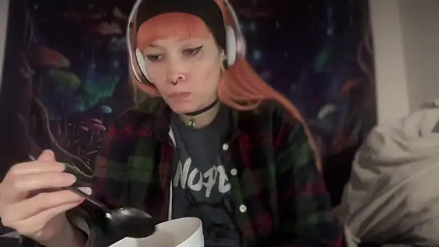 Snapshot of FRRANNKIE chatting on 12.20.25 FRRANNKIE online show from 12.20.25