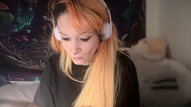 Snapshot of FRRANNKIE chatting on 02.25.26 FRRANNKIE online show from 02.25.26