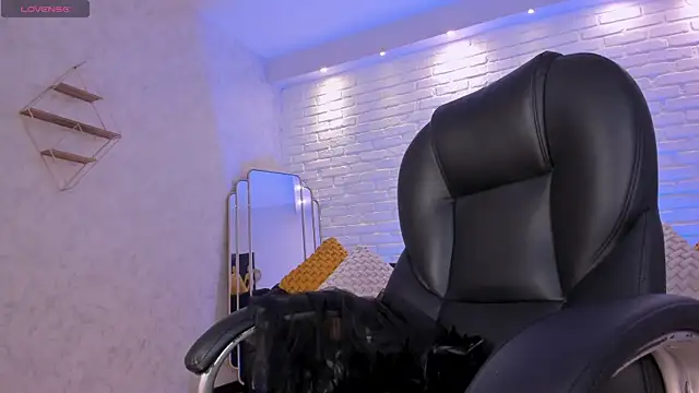 Snapshot of BiancaPierce chatting on 10.31.25 BiancaPierce online show from 10.31.25