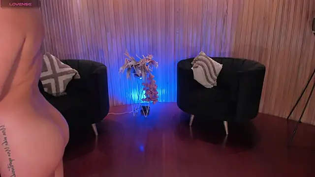 Snapshot of BiancaPierce chatting on 12.04.25 BiancaPierce online show from 12.04.25