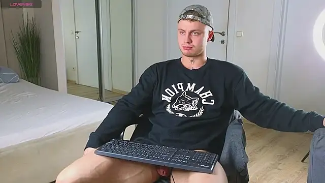 Snapshot of more__than__love chatting on 11.16.25 more than love online show from 11.16.25