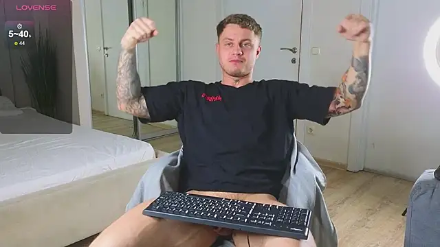 Snapshot of more__than__love chatting on 11.28.25 more than love online show from 11.28.25