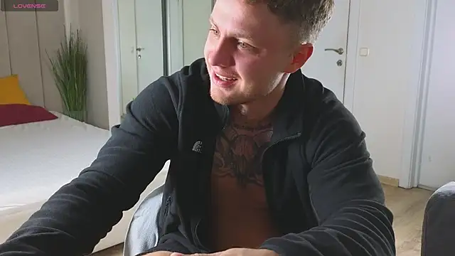 Snapshot of more__than__love chatting on 01.10.26 more than love online show from 01.10.26