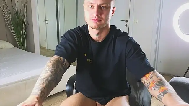 Snapshot of more__than__love chatting on 01.14.26 more than love online show from 01.14.26