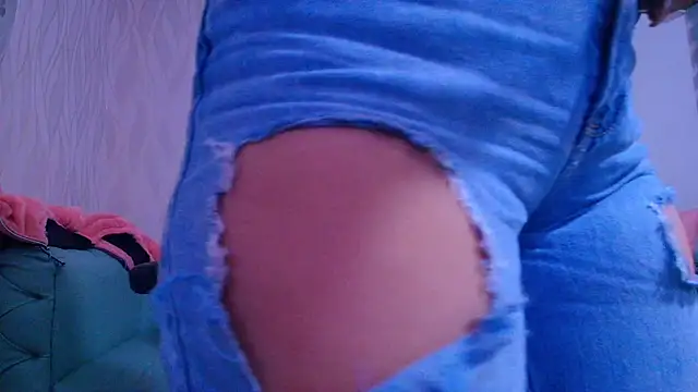 Snapshot of emyli_sam chatting on 01.15.25 emyli sam online show from 01.15.25