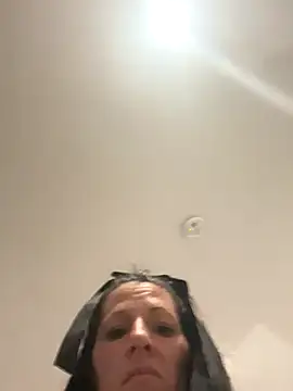 DominiqueX0 online show from 10.17.25