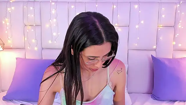 SarahSophia  online show from 01.15.25