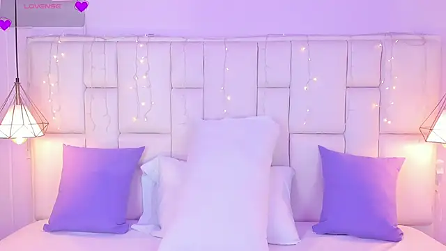 SarahSophia  online show from 01.17.25