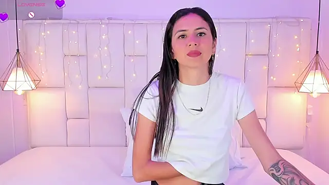 SarahSophia  online show from 01.20.25