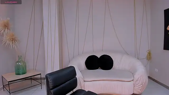 Snapshot of SunnyRivers chatting on 02.16.25 SunnyRivers online show from 02.16.25